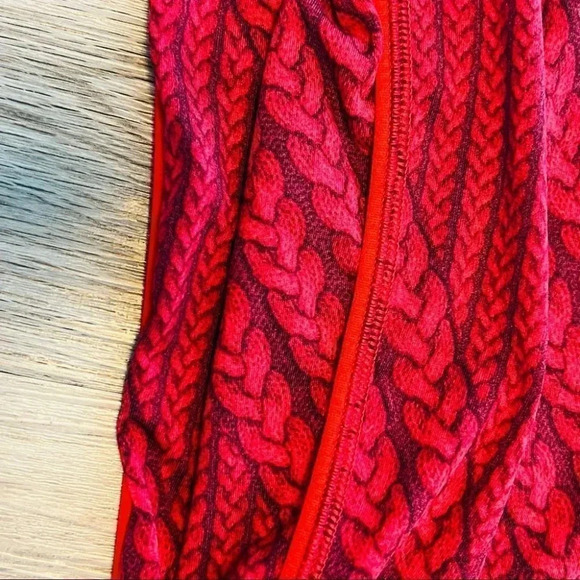 AERIE RED LEGGINS CHILL. PLAY. MOVE SIZE  MEDIUM - Picture 7 of 7